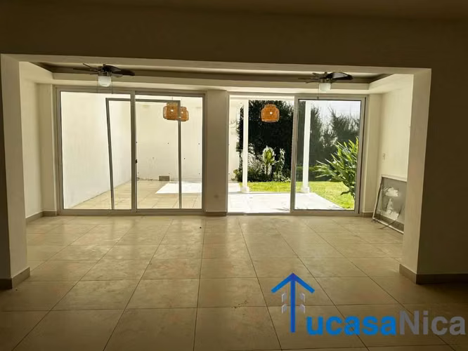 Preciosa Casa en Santo Domingo con Acceso a Piscina Comunal - Imagen 4