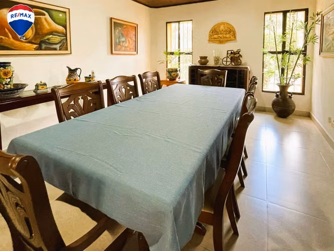 Preciosa Casa en Las Colinas - Imagen 10