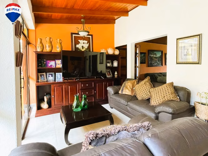 Preciosa Casa en Las Colinas - Imagen 7
