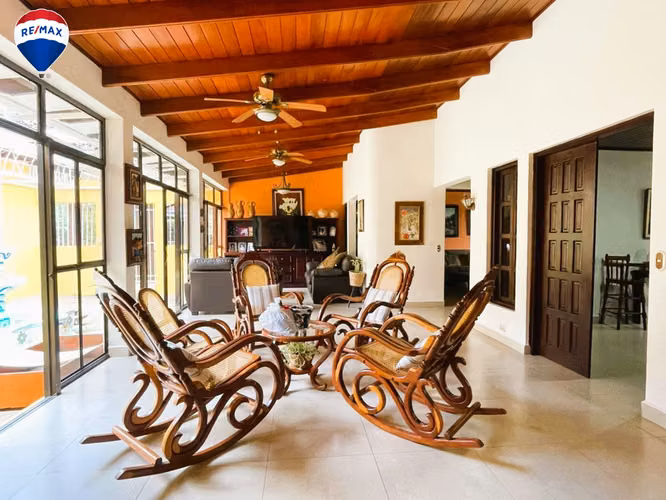 Preciosa Casa en Las Colinas - Imagen 6