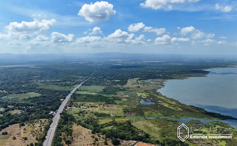 Prime 140 Acre Lakefront Property in Managua, Nicaragua - Imagen 2