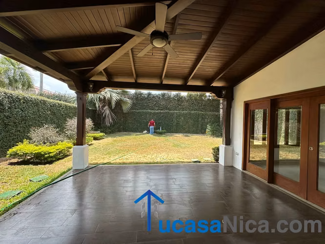 the hills rent family house centrico