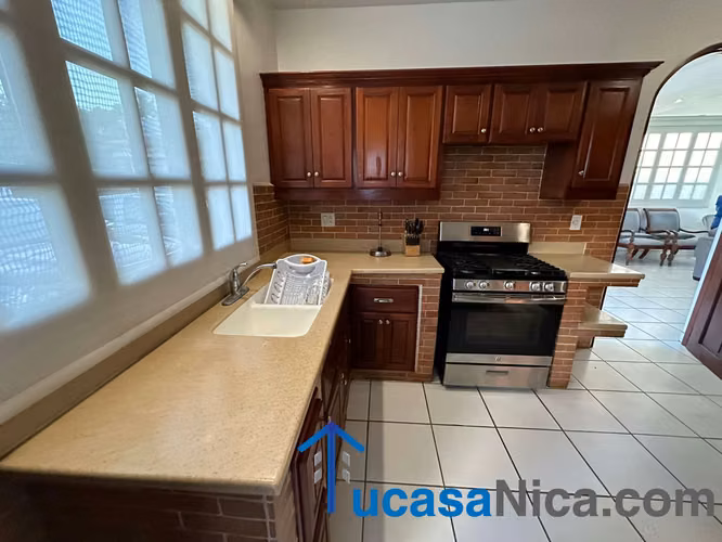 Rento con muebles casa familiar - Imagen 4