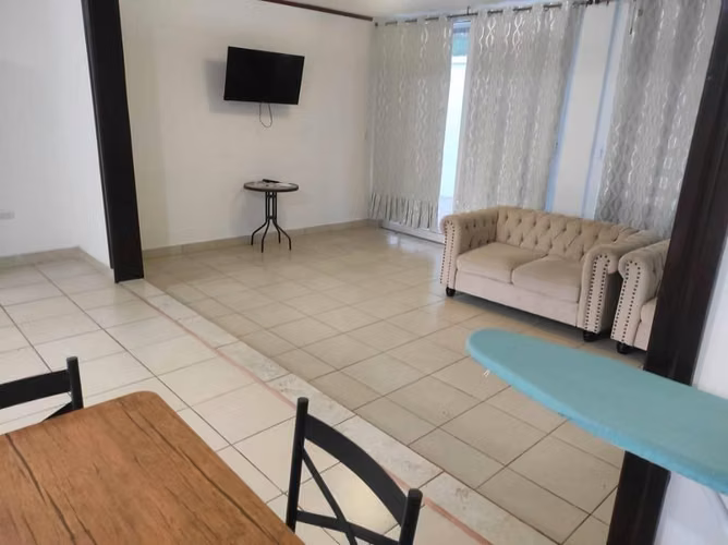 Rento Casa Amueblada en Las Colinas - Imagen 2