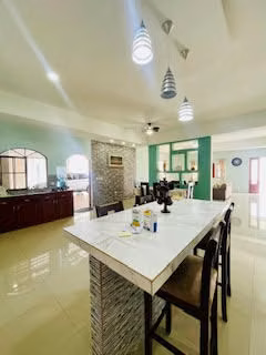 Hermosa casa, Amplia y Moderna en la Ciudad de Granada - Imagen 6