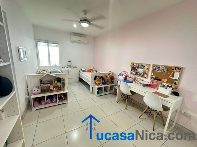 Casa Moderna en las Colinas Reparto privado