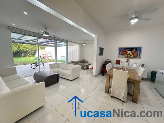 Casa Moderna en las Colinas Reparto privado