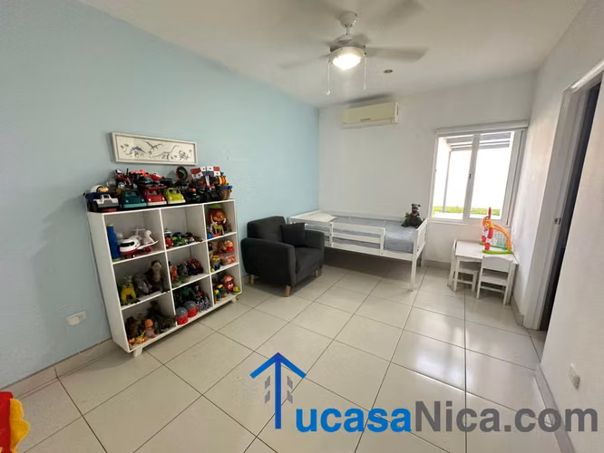 Casa Moderna en las Colinas Reparto privado