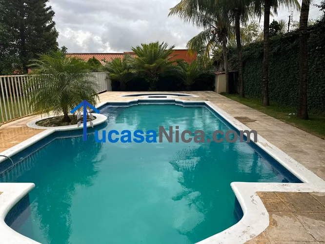 House with own pool on the hills