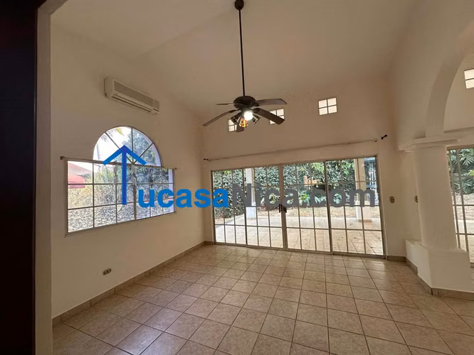 Casa grande en las colinas 5 habitaciones con 4.5 baños - Imagen 19