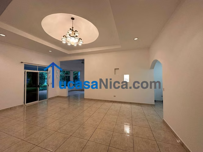 las colinas casa grande con piscina propia en condominio - Imagen 3