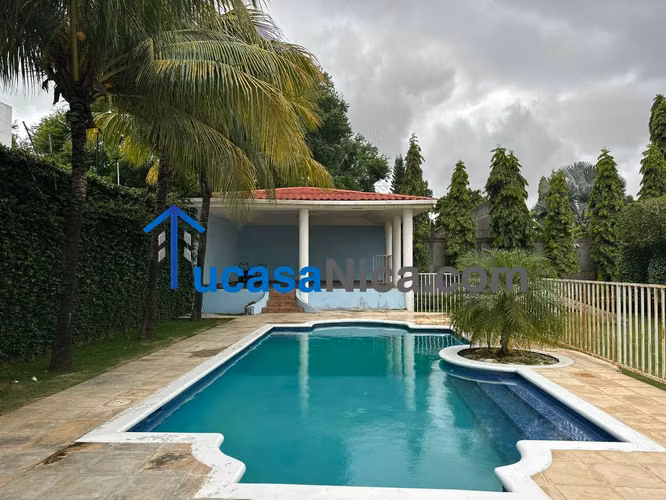 las colinas casa grande con piscina propia en condominio - Imagen 4