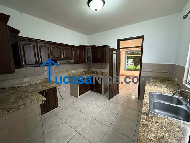 las colinas casa grande con piscina propia en condominio - Imagen 6
