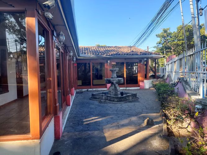 KC-SE VENDE PLAZA COMERCIAL ROTONDA EL GUEGUENSE, MANAGUA - Imagen 19