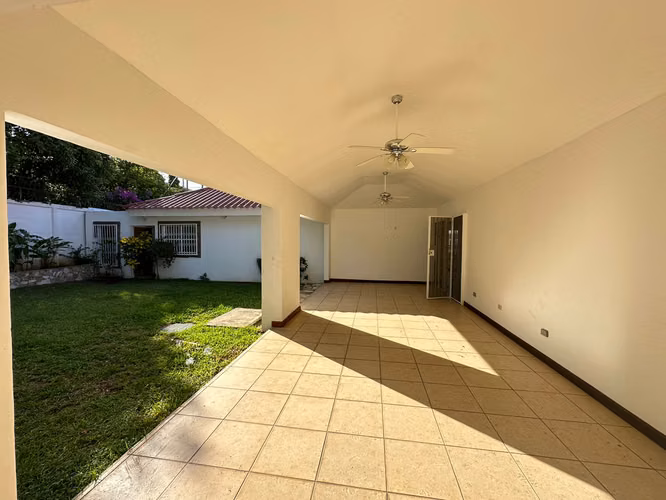 Casa con piscina propia moderna - Imagen 2