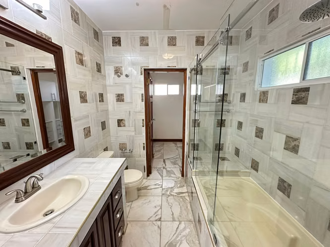 Casa con piscina propia moderna - Imagen 9