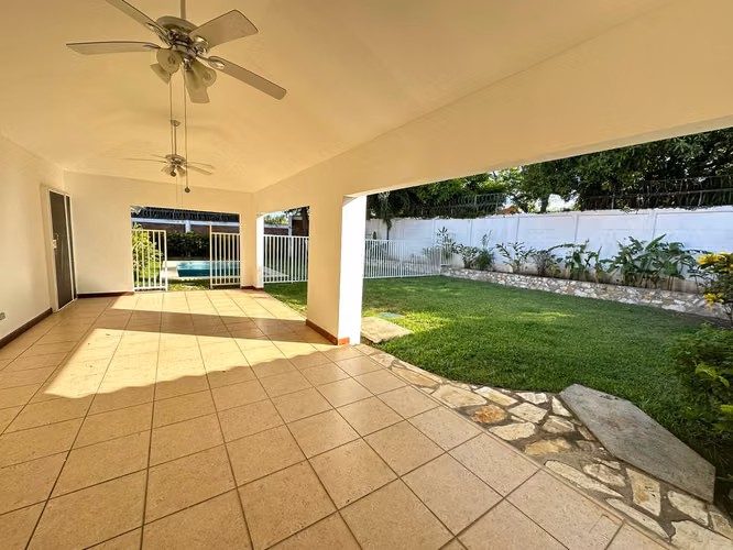 Casa con piscina propia moderna - Imagen 4