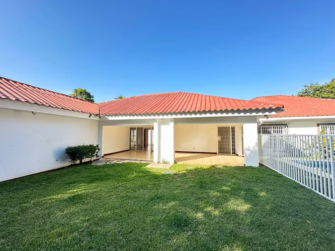 Casa con piscina propia moderna - Imagen 13
