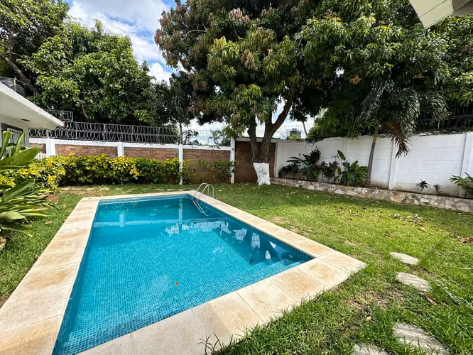 House with modern own pool