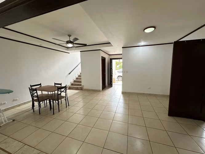 condominio con piscina comunal casa con muebles - Imagen 10