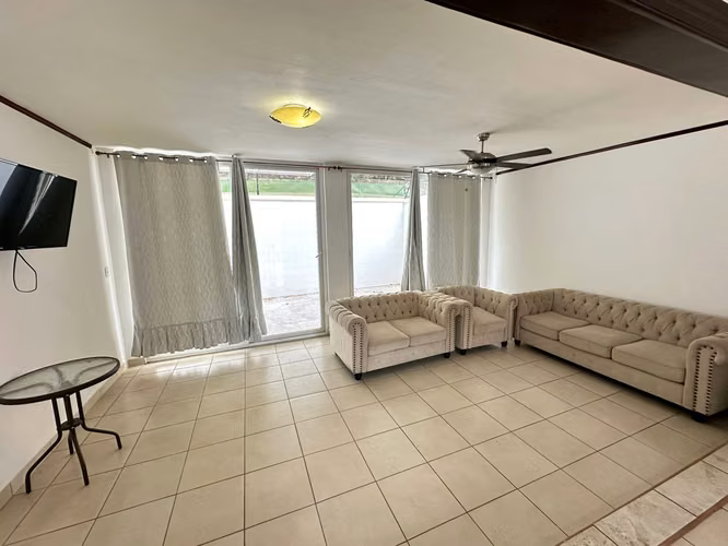 condominio con piscina comunal casa con muebles - Imagen 3