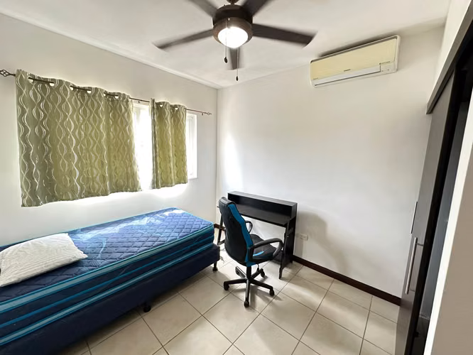 condominio con piscina comunal casa con muebles - Imagen 4