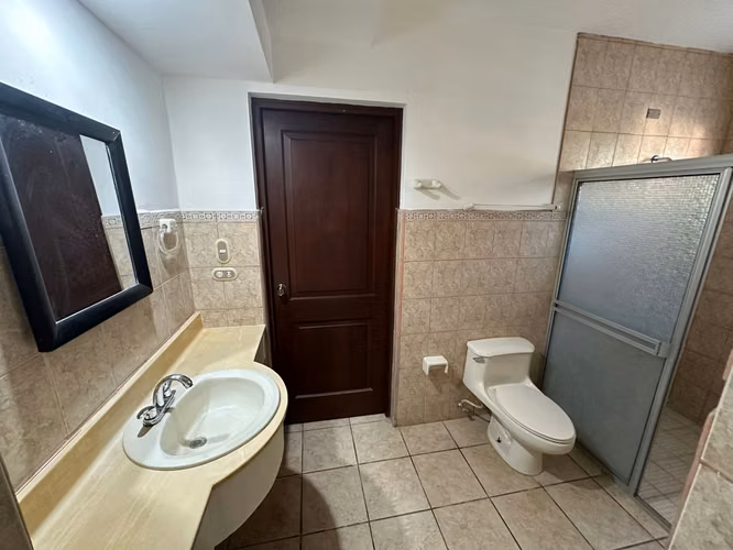Casa de 4 habitaciones con sus baños - Imagen 9