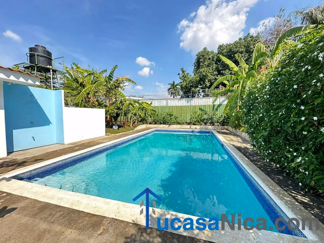 Casa de 4 habitaciones con sus baños + piscina propia