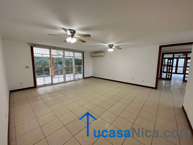 Casa de 4 habitaciones con sus baños + piscina propia