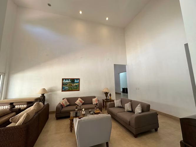 altos de villa fontana sur casa grande elegante con muebles - Imagen 10