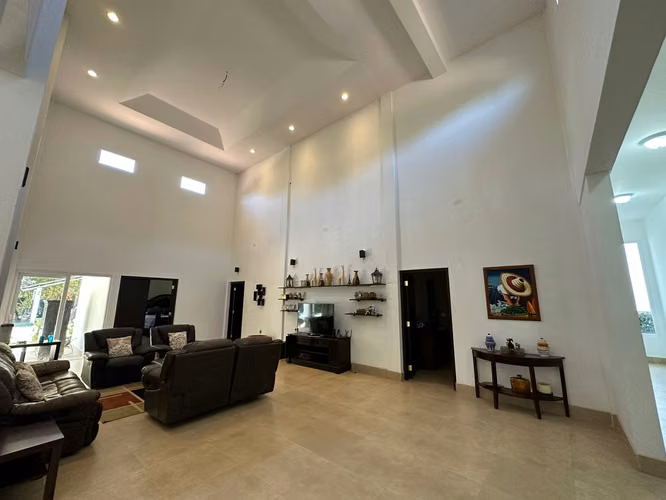 altos de villa fontana sur casa grande elegante con muebles - Imagen 6