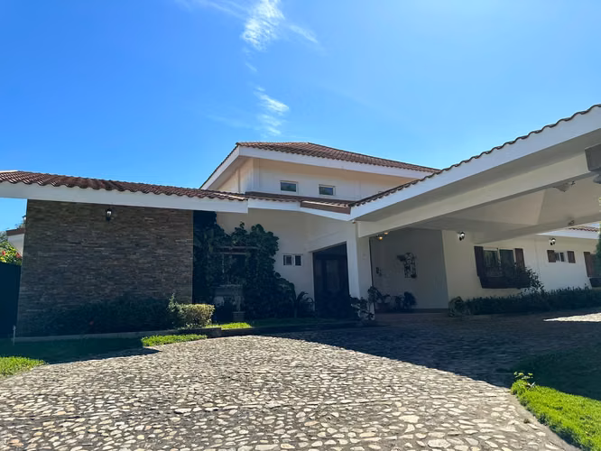 altos de villa fontana sur casa grande elegante con muebles - Imagen 13