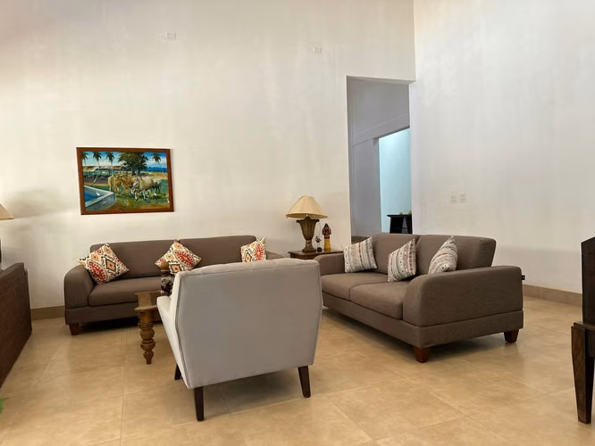 altos de villa fontana sur casa grande elegante con muebles - Imagen 12