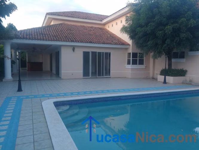 Bellisima casa con piscina propia acabados de lujo - Imagen 5