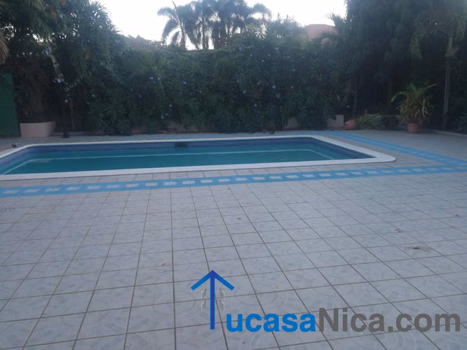 Bellisima casa con piscina propia acabados de lujo - Imagen 4