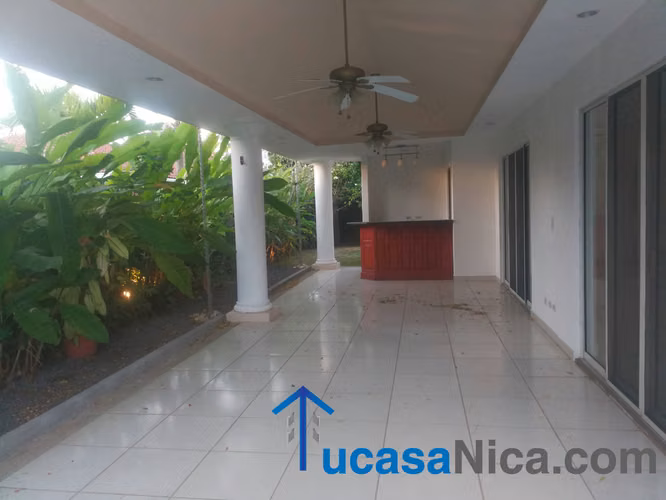 Bellisima casa con piscina propia acabados de lujo - Imagen 7