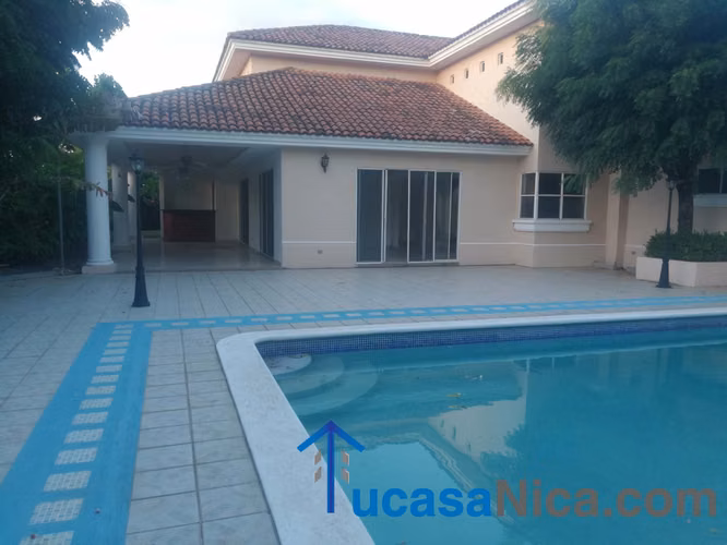 Beautiful house with own pool luxury finishes