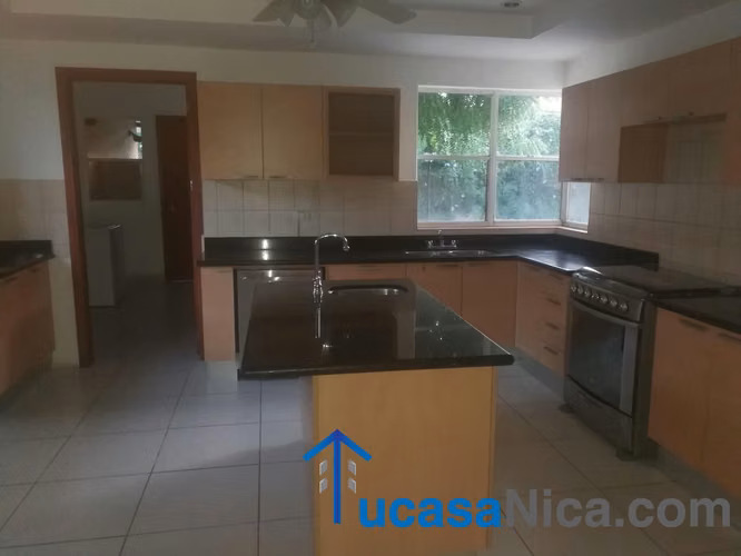 Bellisima casa con piscina propia acabados de lujo - Imagen 6
