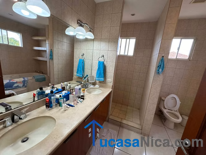 Avenida Jean Paul Genie casa elegante con piscina - Imagen 9