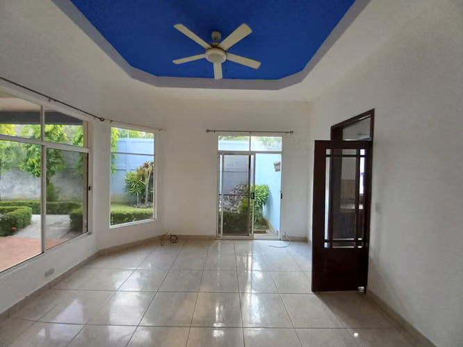Casa con piscina en las colinas privada estilo quinta - Imagen 17