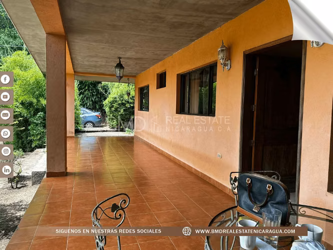 Venta de Casa en San Isidro en 1 manzana de terreno 0511