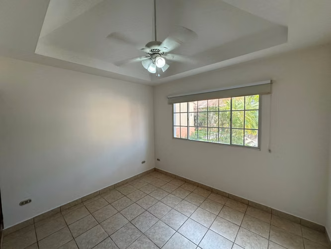 Casa grande de una planta de 5 habitaciones con 4.5 baños - Imagen 14