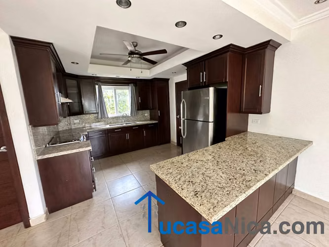 Condominio con piscina comunal en las colinas - Imagen 3