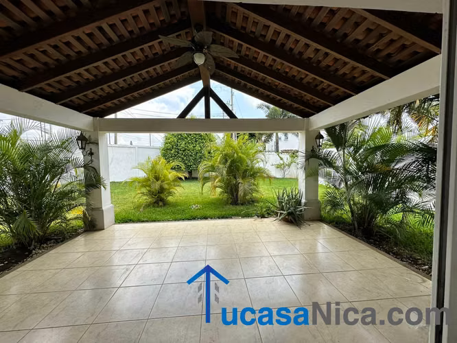 Condominio con piscina comunal en las colinas - Imagen 2