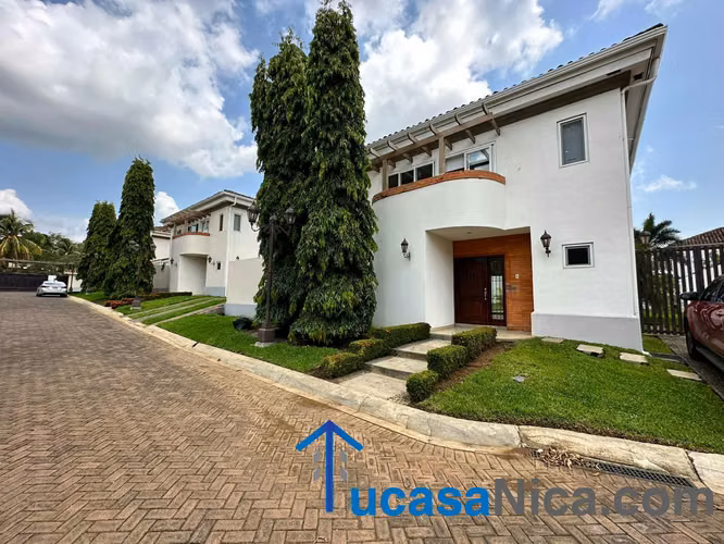 Condominio con piscina comunal en las colinas - Imagen 9