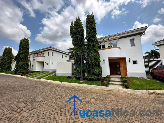 Condominio con piscina comunal en las colinas - Imagen 5
