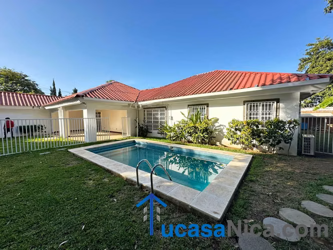 Casa con piscina en las colinas privada