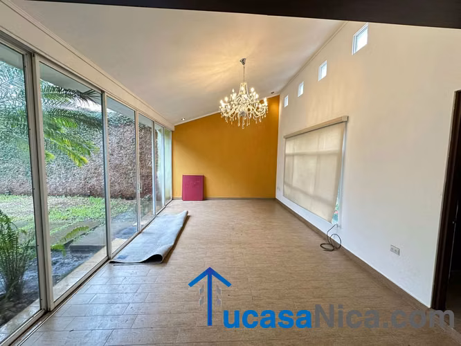 Moderna casa en la avenidad jean paul genie - Imagen 13