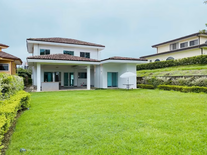 Casa grande con finos acabados