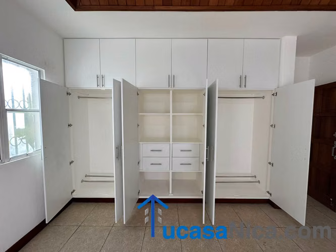 Rento casa con piscina en las colinas privada - Imagen 18